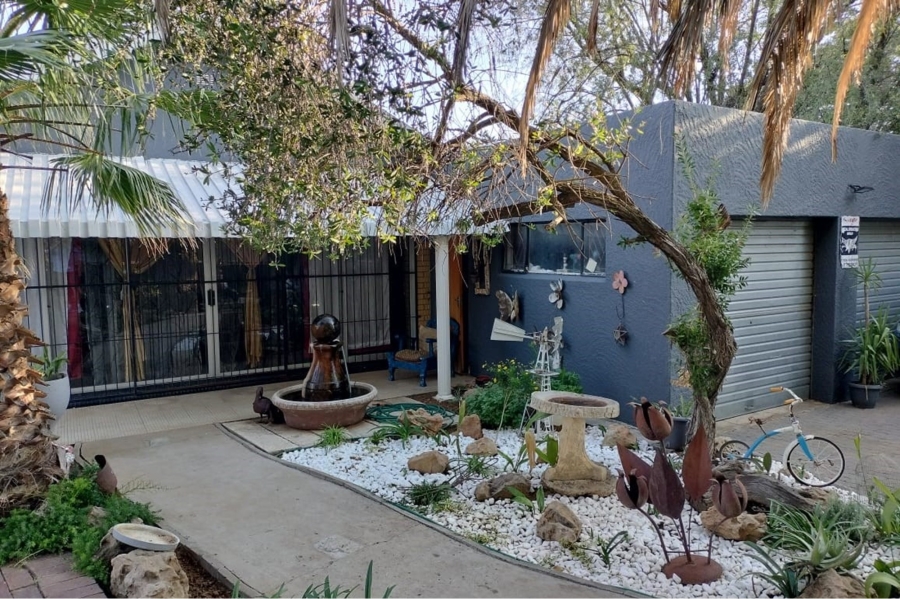 4 Bedroom Property for Sale in Jim Fouchepark Free State